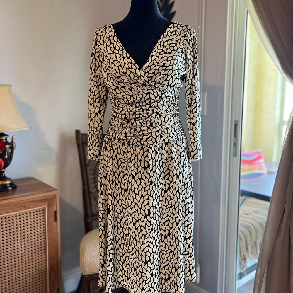 Chic Black and White Patterned Long Sleeve Dress